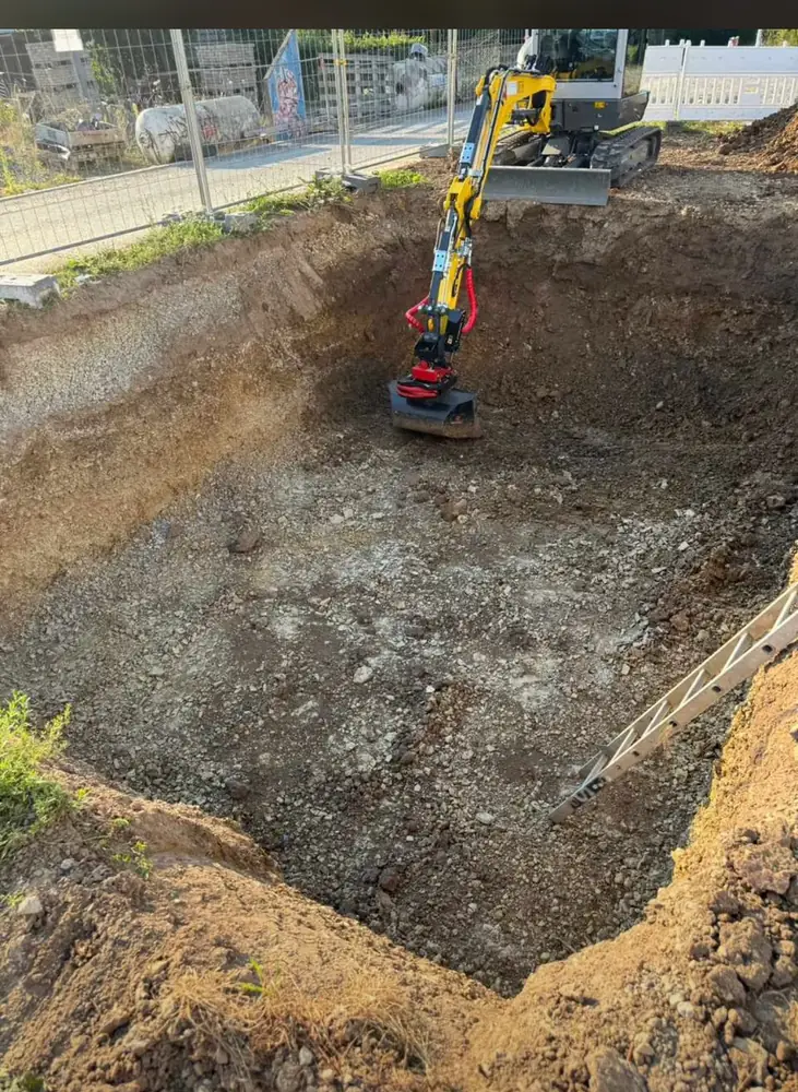 Poolbau mit Erdarbeiten in Calden