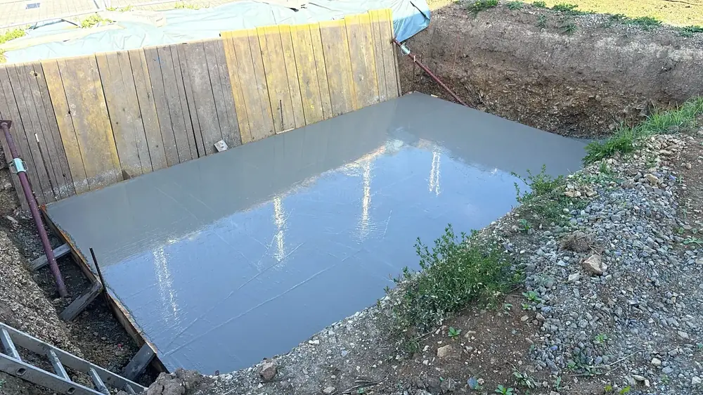 Betonbodenplatte für Poolanlage in Calden