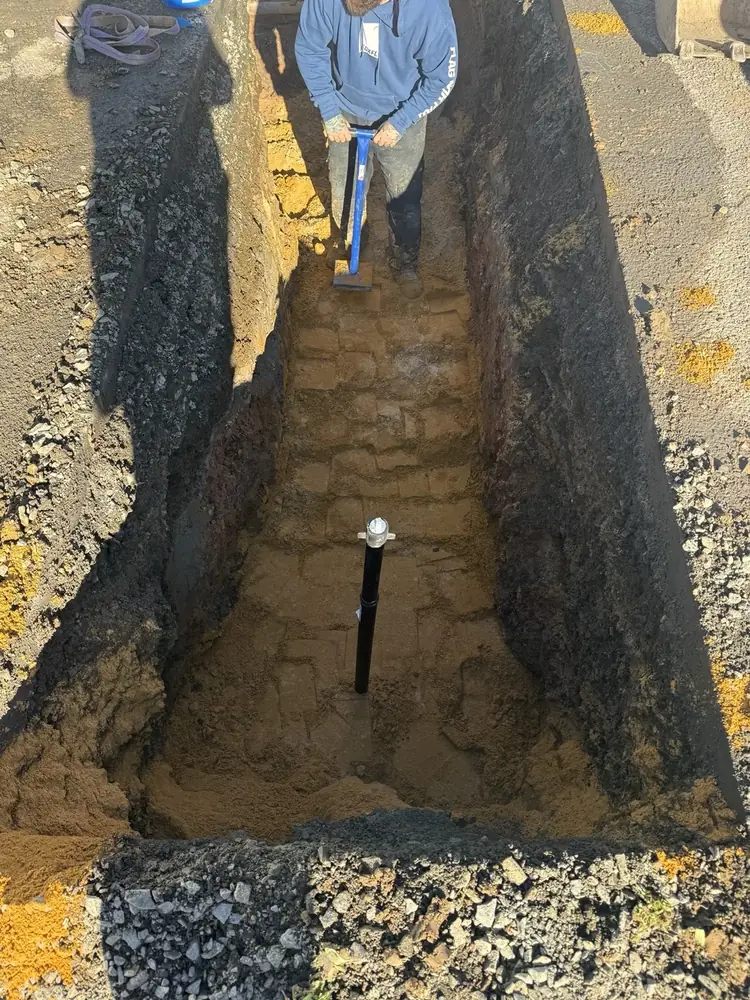 Tiefbauarbeiten zur Schadensbeseitigung bei Wasserrohrbruch